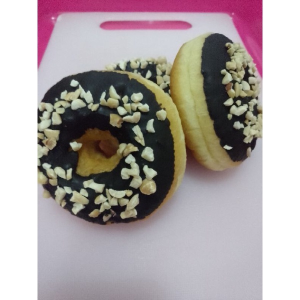 

Donat Coklat Kacang