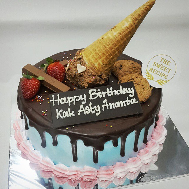 

Cone Blue Cake