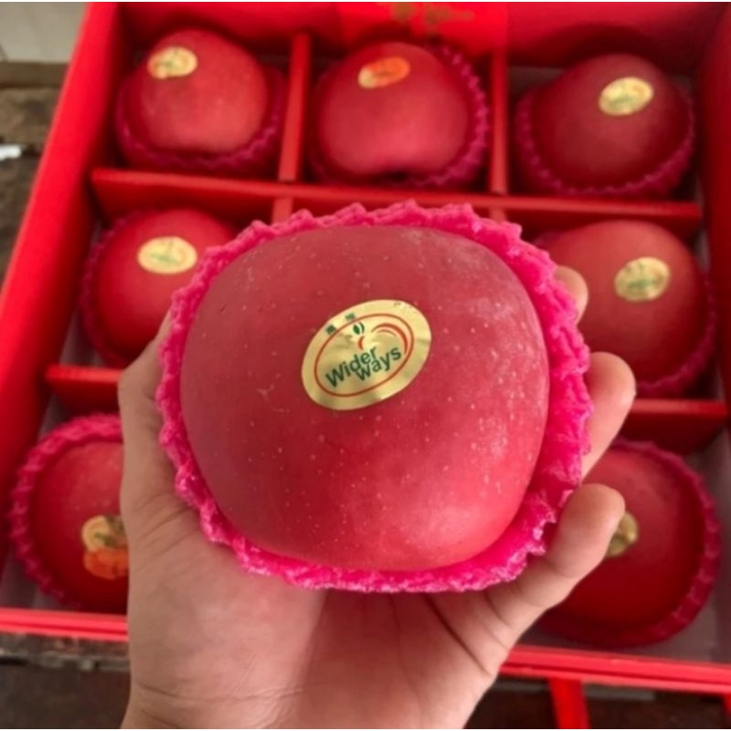 

hampres buah imlek apel fuji winder ways gift 1 box isi 9 buah