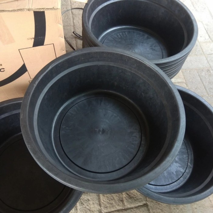 Bak/Ember besar 24" karet hitam