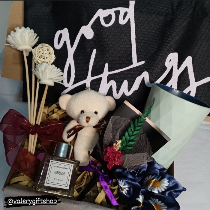 

✨READY✨ -Hampers Kado Hadiah Gift Box Pacar Wanita Ultah Anniv Cewek Valentine- 1.1.23