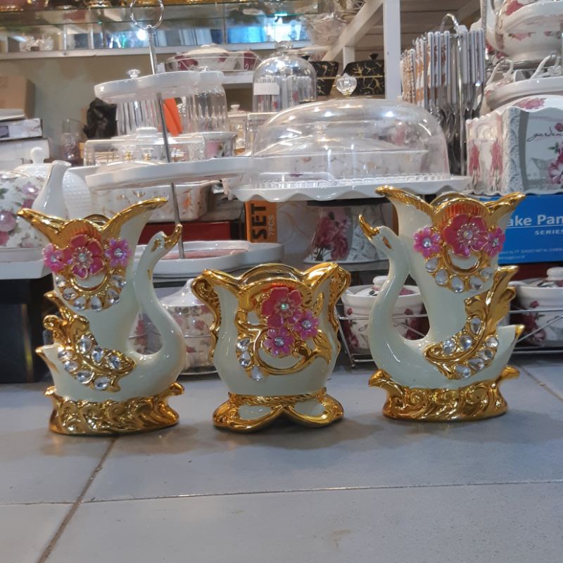 3 Pcs Pajangan Guci Angsa Warna Krem Motif Bunga Timbul Mewah Elegan Pajangan Lemari Kaca Hiasan Lem