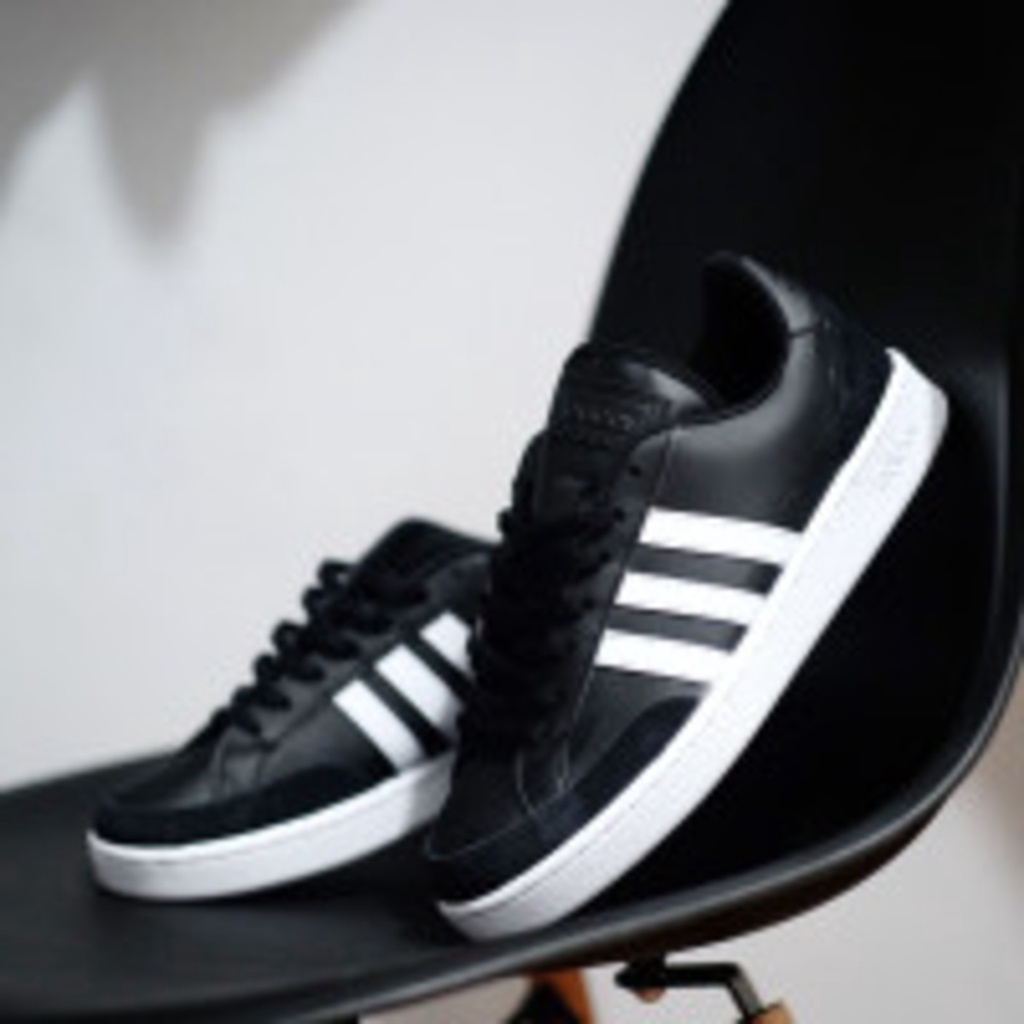 Sepatu Sneakers Casual Wanita Putih garis hitam sepatu fashion wanita kekinian