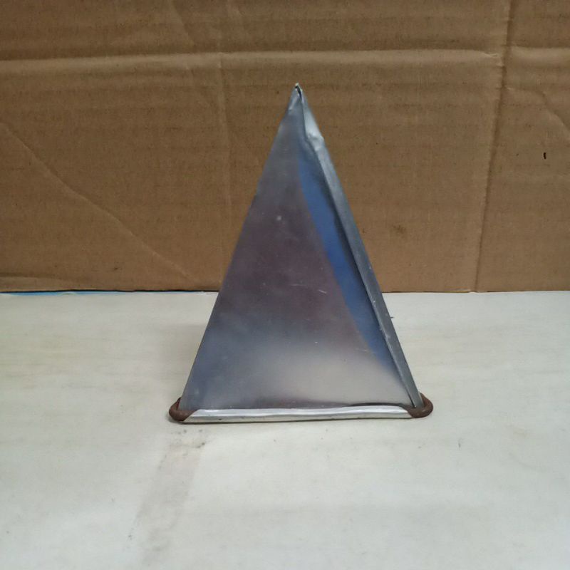 Cetakan Nasi Tumpeng Kue Prisma Segitiga