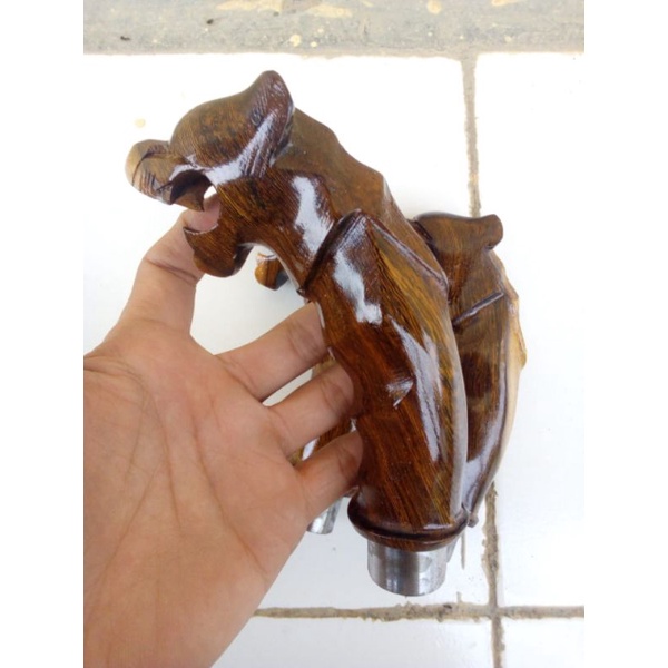 perah / Gagang Golok macan ukir kayu Johar full pernis