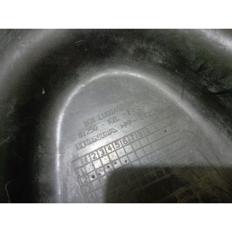 BOX LUGAGGE BOX HELM HONDA SPACY ORI KZL