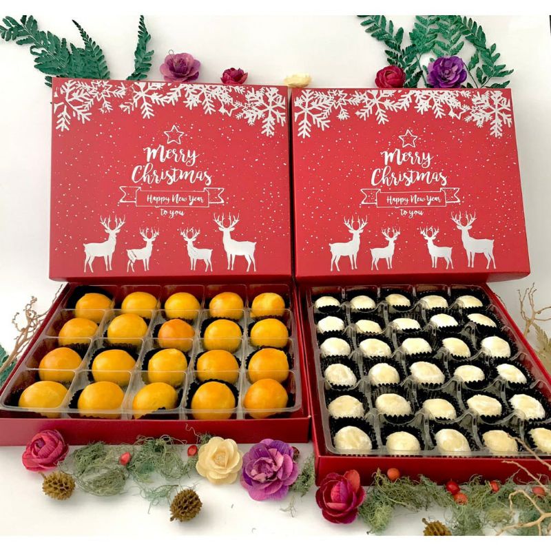 

Box sekat Nastar Deer xmas merah