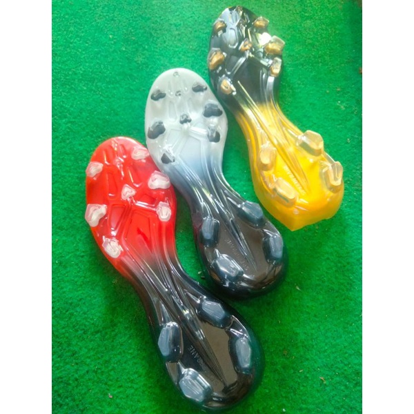 SOL SEPATU BOLA PUL 11 2 WARNA  W-02