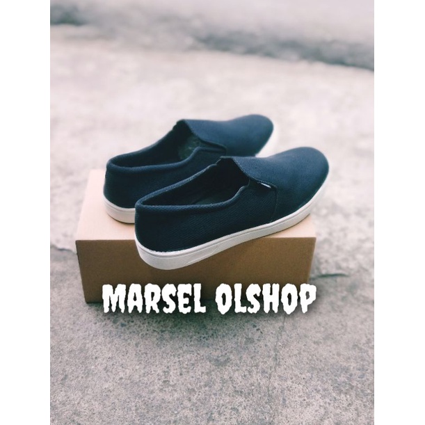 Sepatu slip on pria Sepatu sneakers pria Hitam