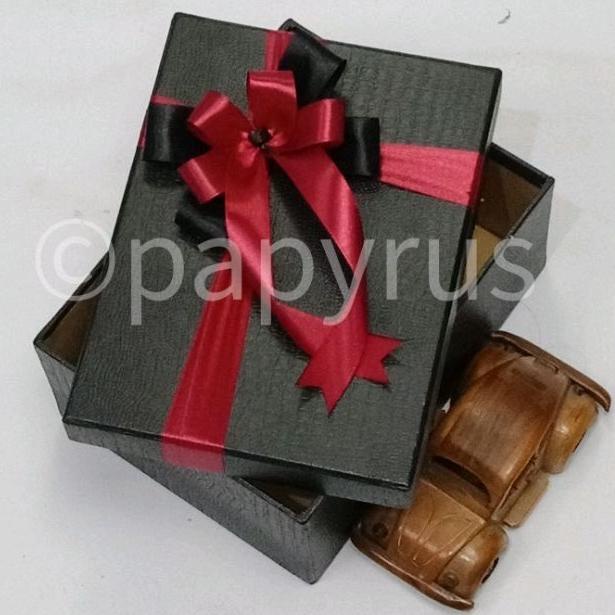 

Hadir Meriah Papyrus 15x20 tinggi 5cm Kotak Kado Gift Box