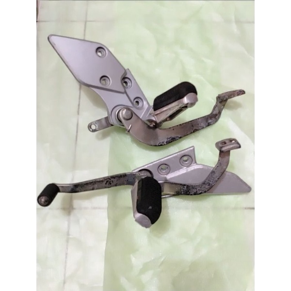 FOOTSTEP BUSTEP DEPAN YAMAHA VIXION NEW ORIGINAL