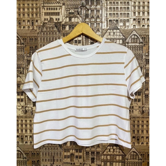 Preloved T-Shirt Crop Stradivarius