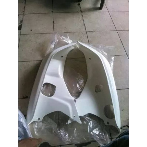 sayap depan Honda Astrea grand putih merk Narita