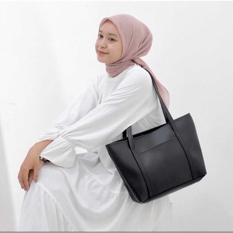 tas slempang&bahu wanita bisa muat laptop