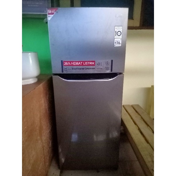 LG Kulkas 2 Pintu SECOND [202 L] GN-B185SQBB - Dark Graphite Steel