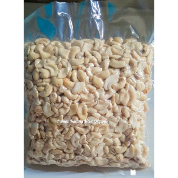 

Kacang Mede Patahan 1 Kg