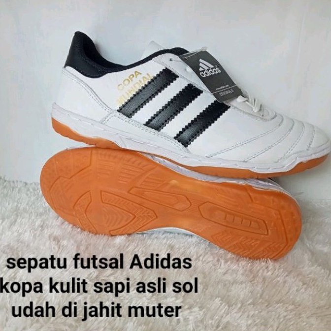sepatu futsal adidas/sepatu futsal kulit sapi sol sudah di jahit keliling