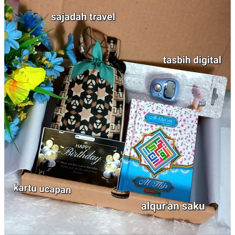 

hampers cewek wisudah/gift box kado/set ibadah