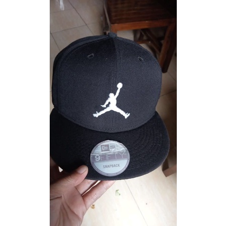 Topi jordan x new era