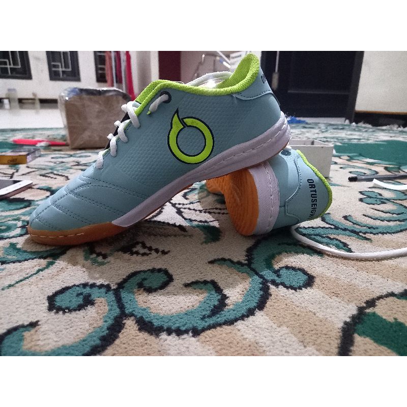 sepatu futsal(sol sudah jahitan)