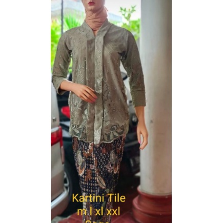 Atasan kebaya brukat floy//kebaya wisuda//kebaaya kartini