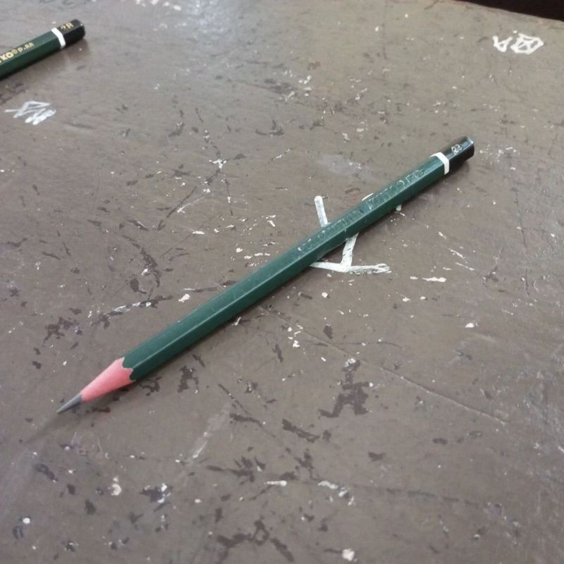 

pensil ready pake merk joyko sudah diserut dan belum diserut
