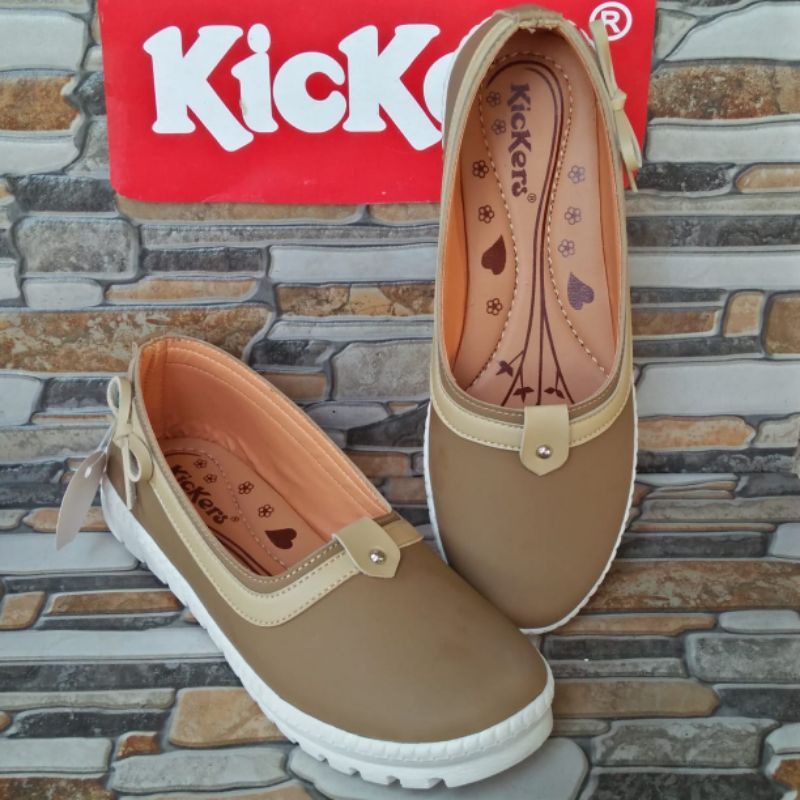 sepatu kickers wanita slip on terlaris tersedia size 35-42 kode aulia 23