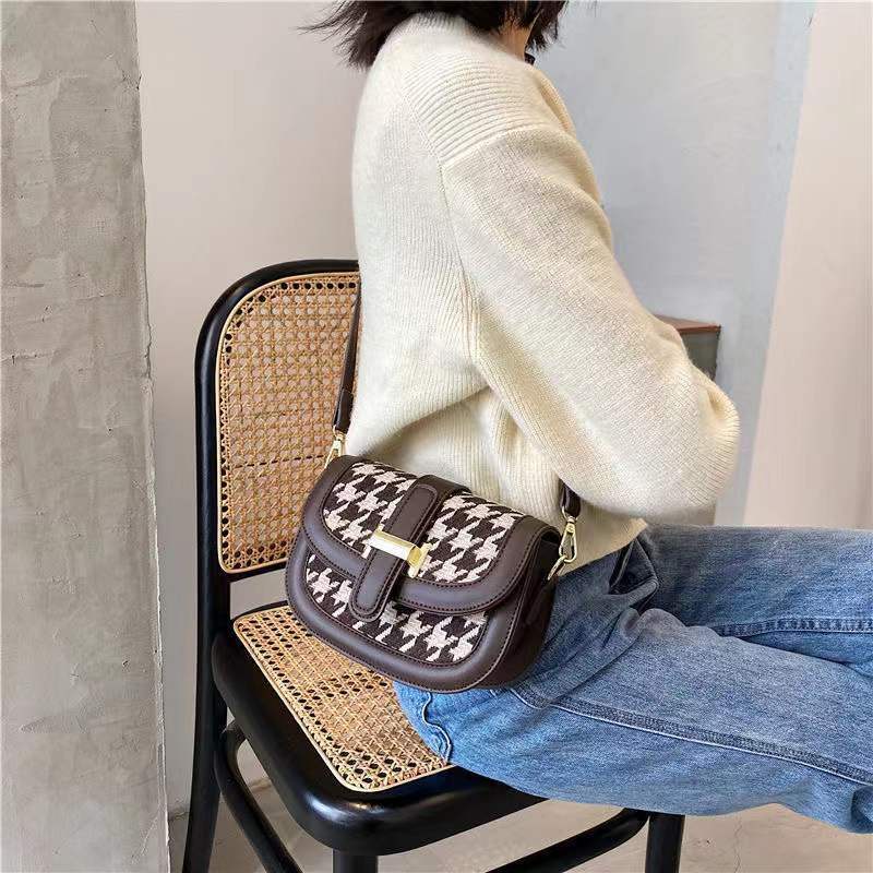 Red Tas wanita baru 2022 gaya panas lintas diagonal siswa all-match in ponsel tas kecil tas persegi kecil high-end musim gugur dan musim dingin