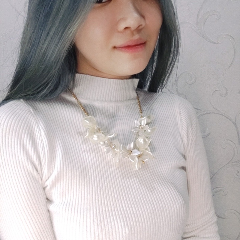 Alison Flowery Pearl Necklace Kalung Crystal Panjang Hijab Bunga Kristal Rantai