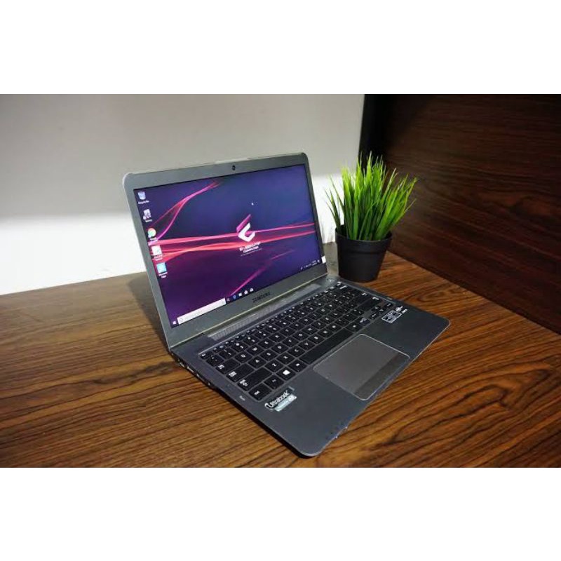 Laptop samsung slim, super tipis