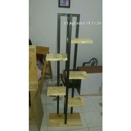 rak bunga kayu jati belanda.rak bunga minimalis. rak bunga kayu/besi