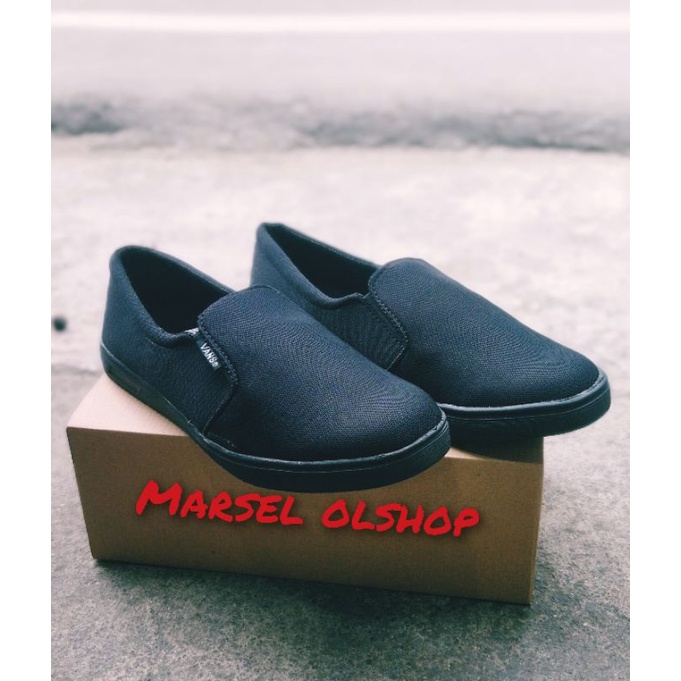 Sepatu slip on pria Sepatu sneakers pria Hitam