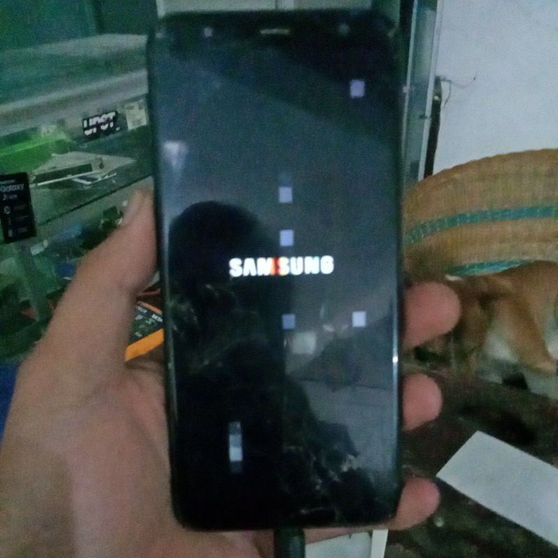 Samsung j4 plus MINUS LCD seperti gambar,TS tidak bisa di sentuh