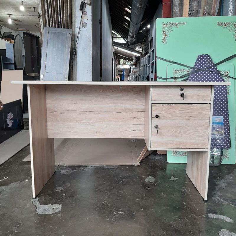 MEJA KANTOR ½ BIRO | MEJA KERJA