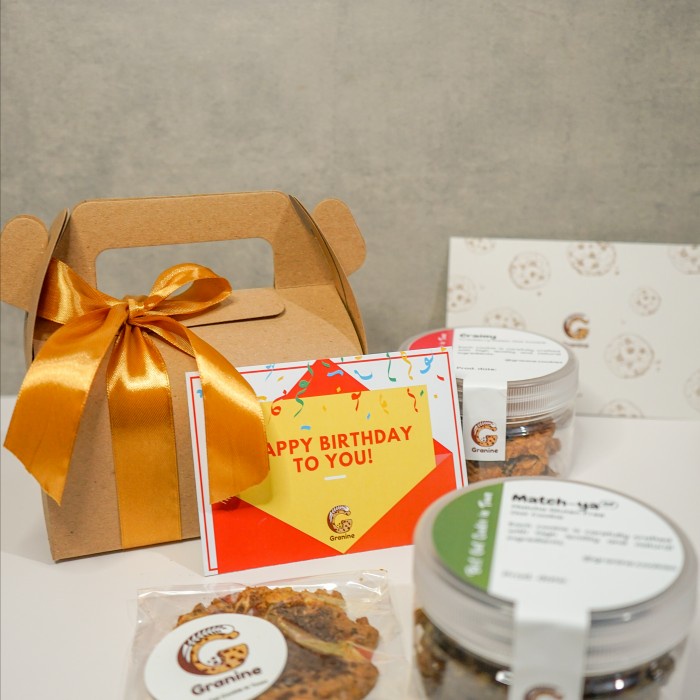 

Terlaris ✨ - Hampers Hadiah Ulang Tahun / Birthday Hampers - Oat Cookies 2 jar 2.1.23