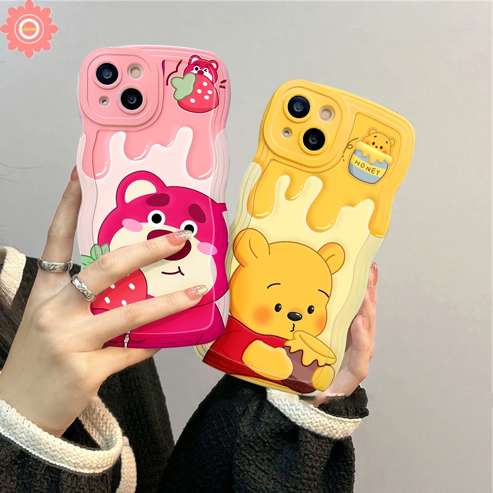 Kartun Manyo Strawberry Bear Case Kompatibel Untuk iPhone 7Plus XR 11 13 12 14 Pro Max X XS Max 6s 14 7 8 6 Plus SE 2020 Lucu Winnie The Pooh Lembut Tpu Penutup Tepi Bergelombang