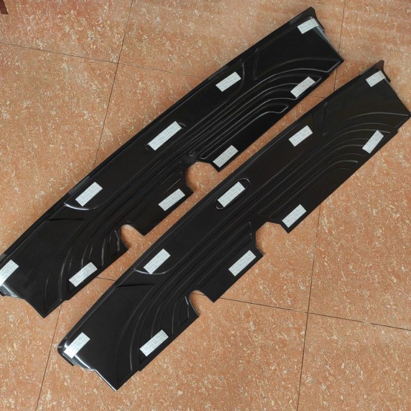 Silplate sill plat pintu bagasi belakang mobil suzuki Apv tipe Arena avp plastik hitam abs tempel