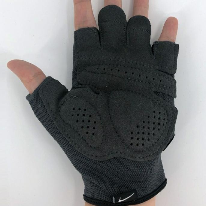 NLGC5 057 Nike Mens Essential Fitness Gloves