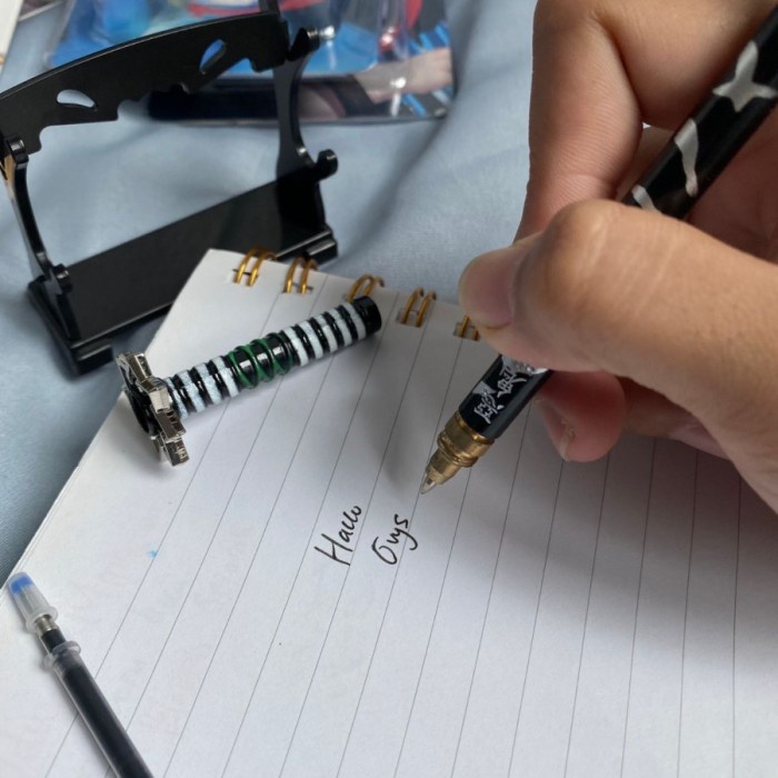 

Pulpen Pajangan Pedang Demon Slayer Free Tinta Hitam Best Quality