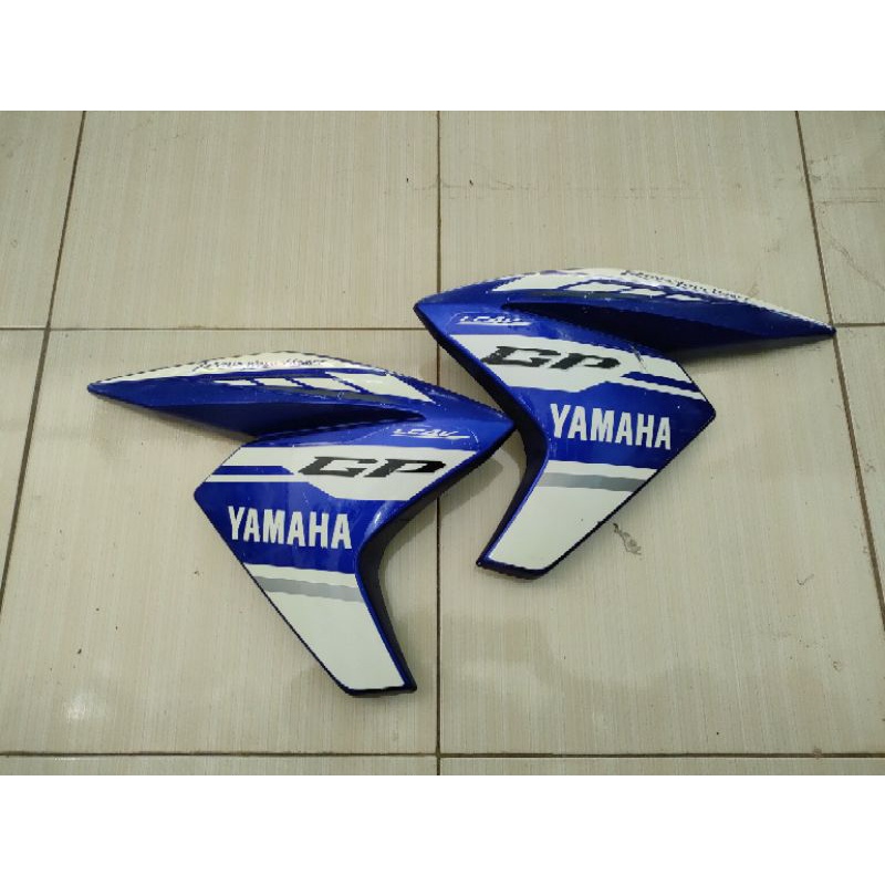 Shroud kuping sayap tangki Yamaha Vixion new original