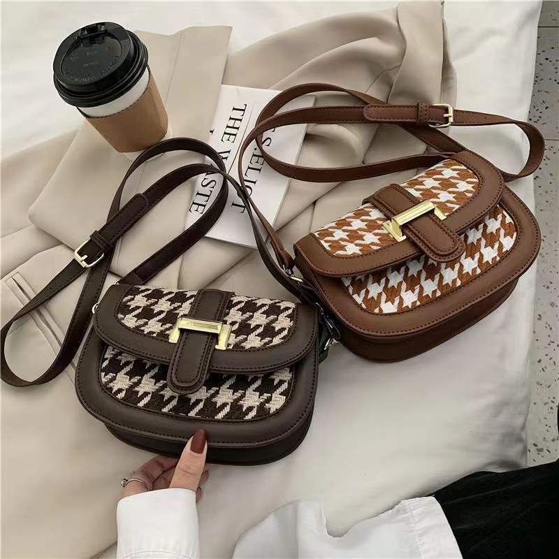 Red Tas wanita baru 2022 gaya panas lintas diagonal siswa all-match in ponsel tas kecil tas persegi kecil high-end musim gugur dan musim dingin