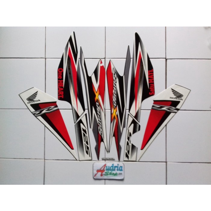 

TERLARIS | Stiker Striping Motor Honda Supra X 125 Cw 2013 Hitam-Merah