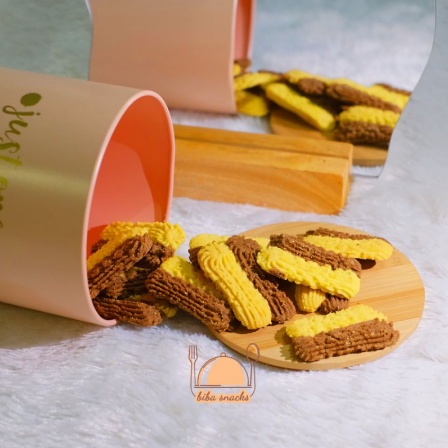 

(Beli 1 Toples Kue Semprit Coklat Klasik Gratis 1 Kemasan Pouch Semprit/Sagu) Kue Kering semprit Coklat Klasik Biba Snacks Toples 600ml