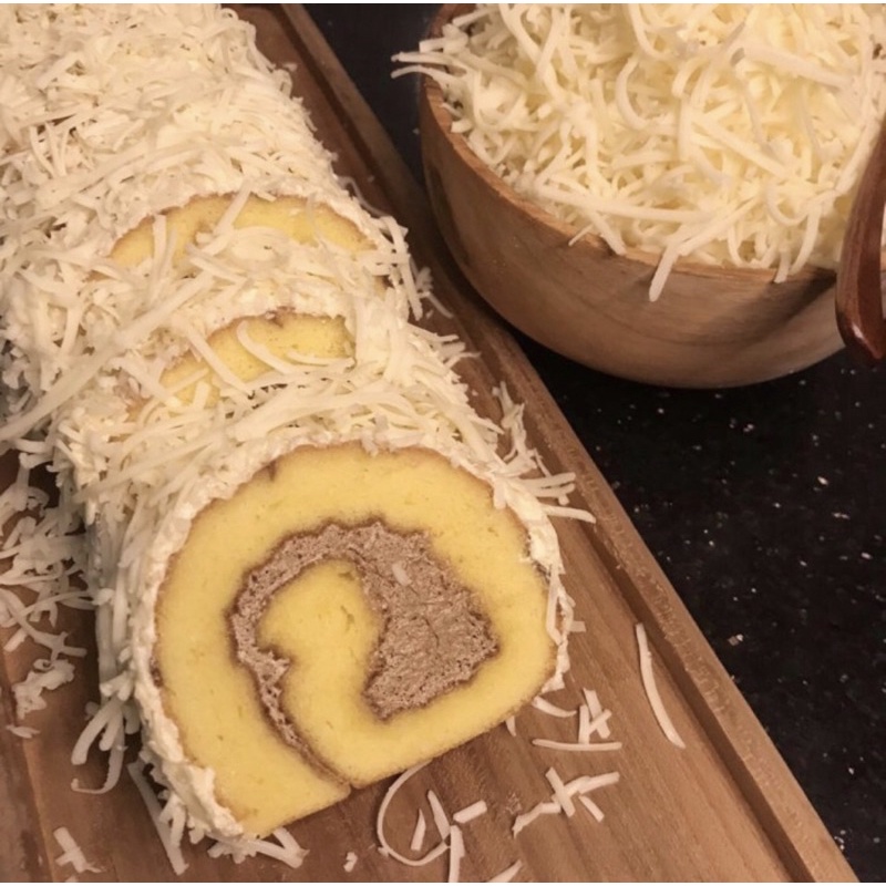 

Bolu Gulung Medan WhenCake Rasa Mocca Topping Keju ( Pendek )