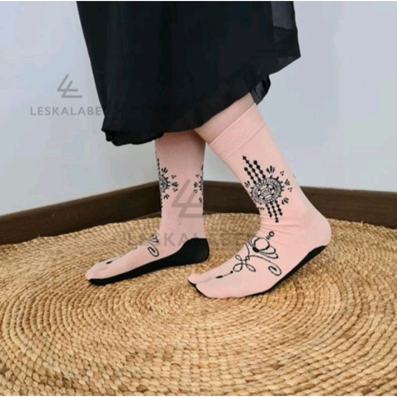 kaos kaki jempol cream motif henna polkadot dll wanita muslimah dewasa