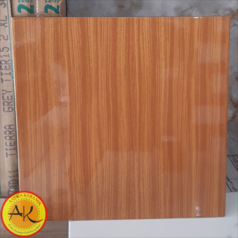 Keramik Lantai Ruangan Motif Salur Urat Kayu Glossy Kilap 40x40 Wood Brown