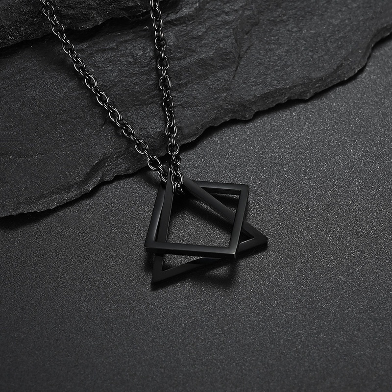 Hot Sale/Wanita Pria Kepribadian Interlocking Square Triangle Pendant Necklace/Ladies Simple Charm Necklaces/Kalung Klavikula Elegan/Kalung Rantai Pantai Kepribadian Perempuan