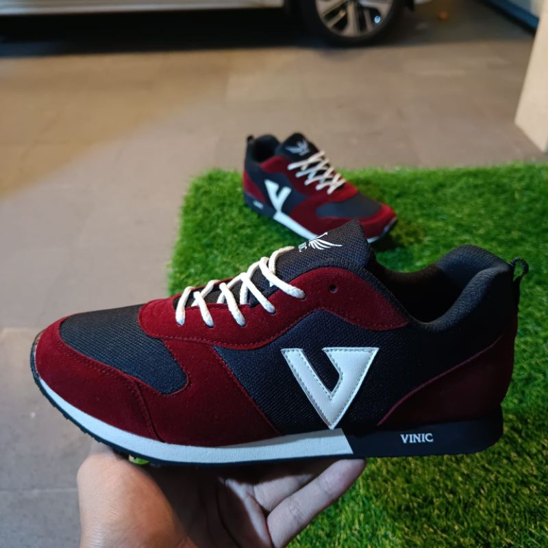 SEPATU SNEAKERS MD VINIC SPORT PRIA WANITA / SEPATU STANDAR RUNNING STYLES MODERN / SEPATU CASUAL SANTAI FORMAL MERAH HITAM