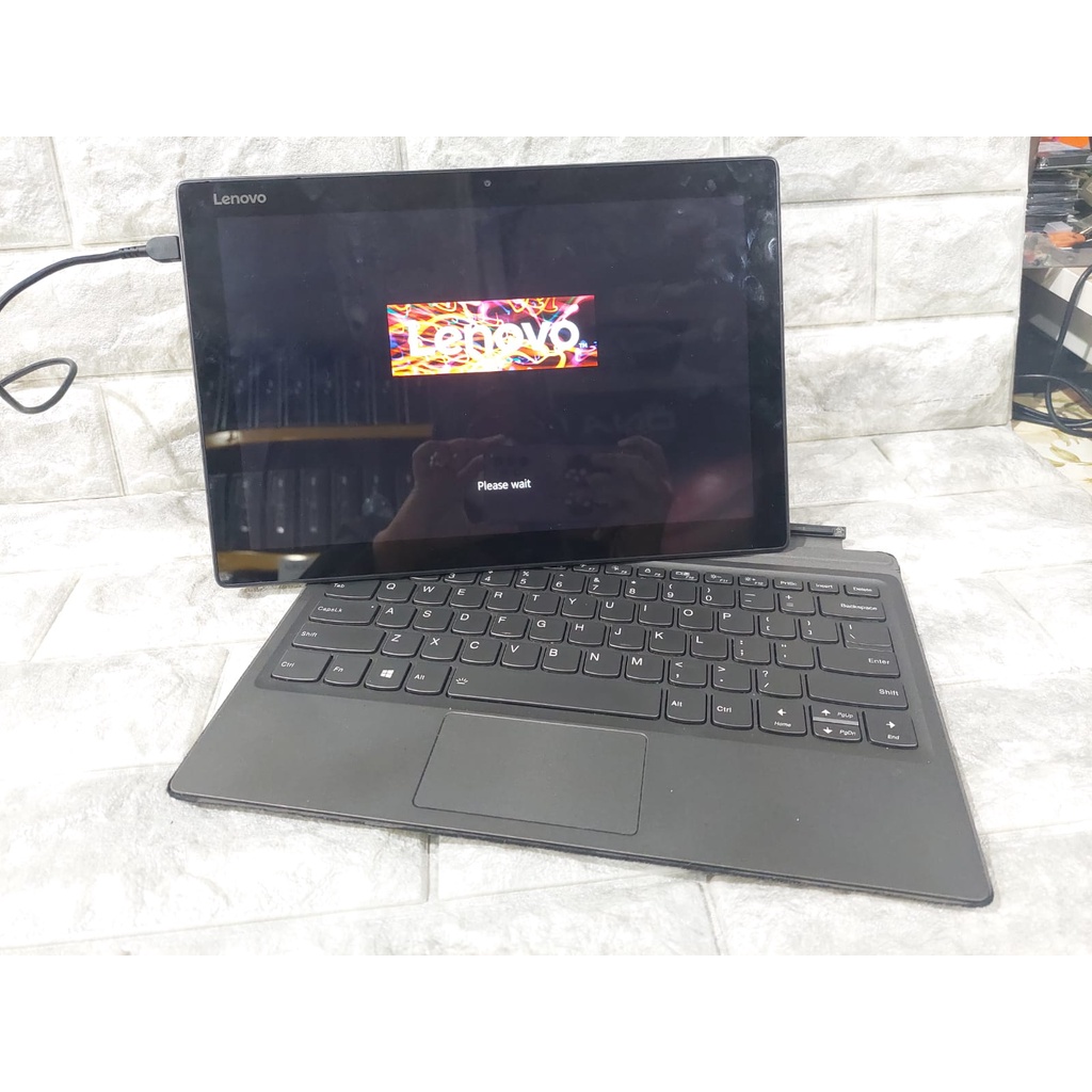 Lenovo miix 520 tablet Core i5 RAM8GB SSD256GB