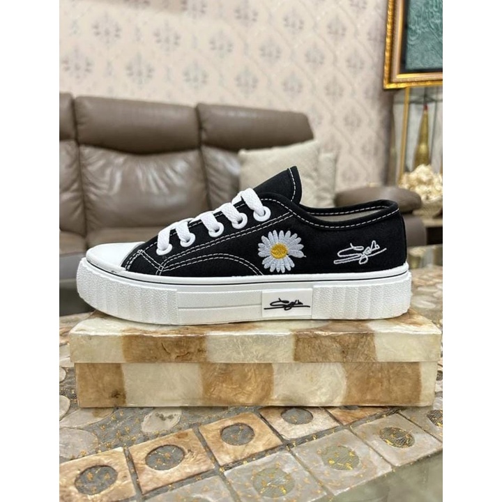 Sepatu Sneakers Wanita Kets Bertali Daisy Bordir Import PTK004